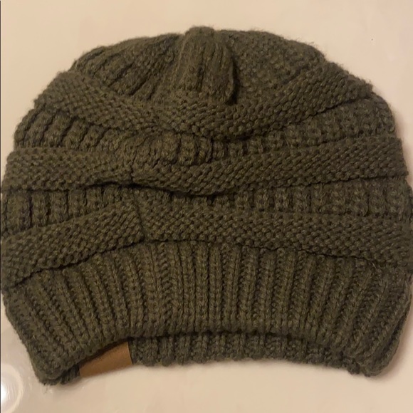 Green crocheted hat - Picture 2 of 2